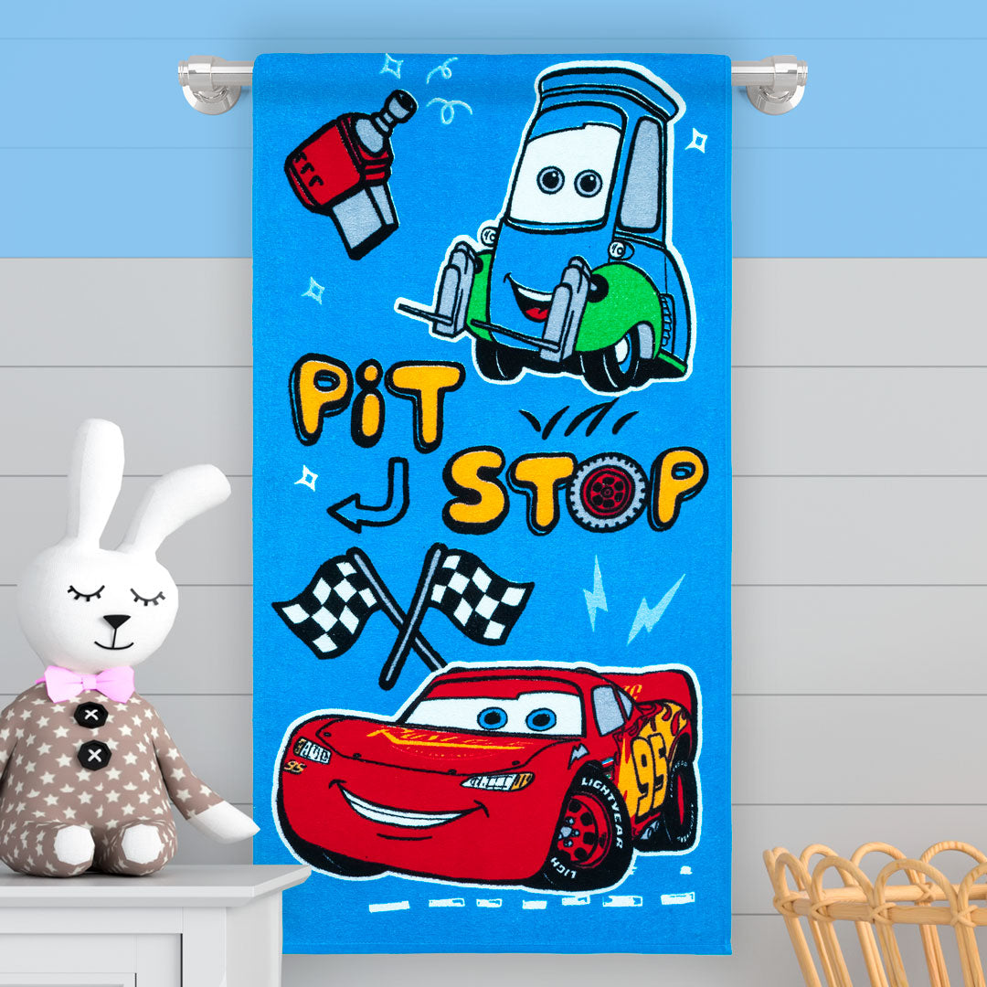 Toalla Infantil 320 Gramos Mcqueen Pit Stop