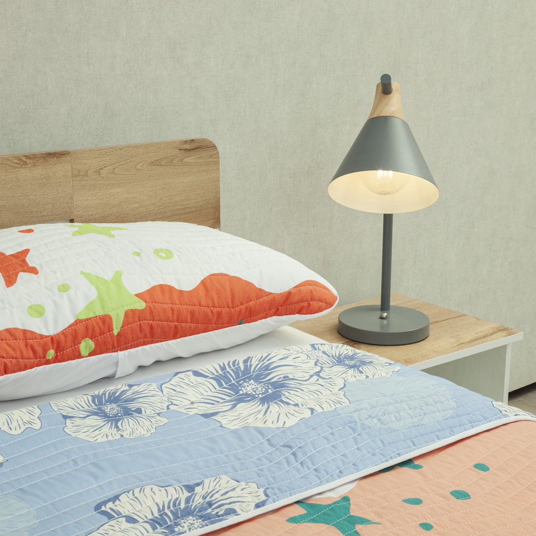 Cubrelecho Estampado Prensado Doble Faz Ecos De Cielo Y Jardín