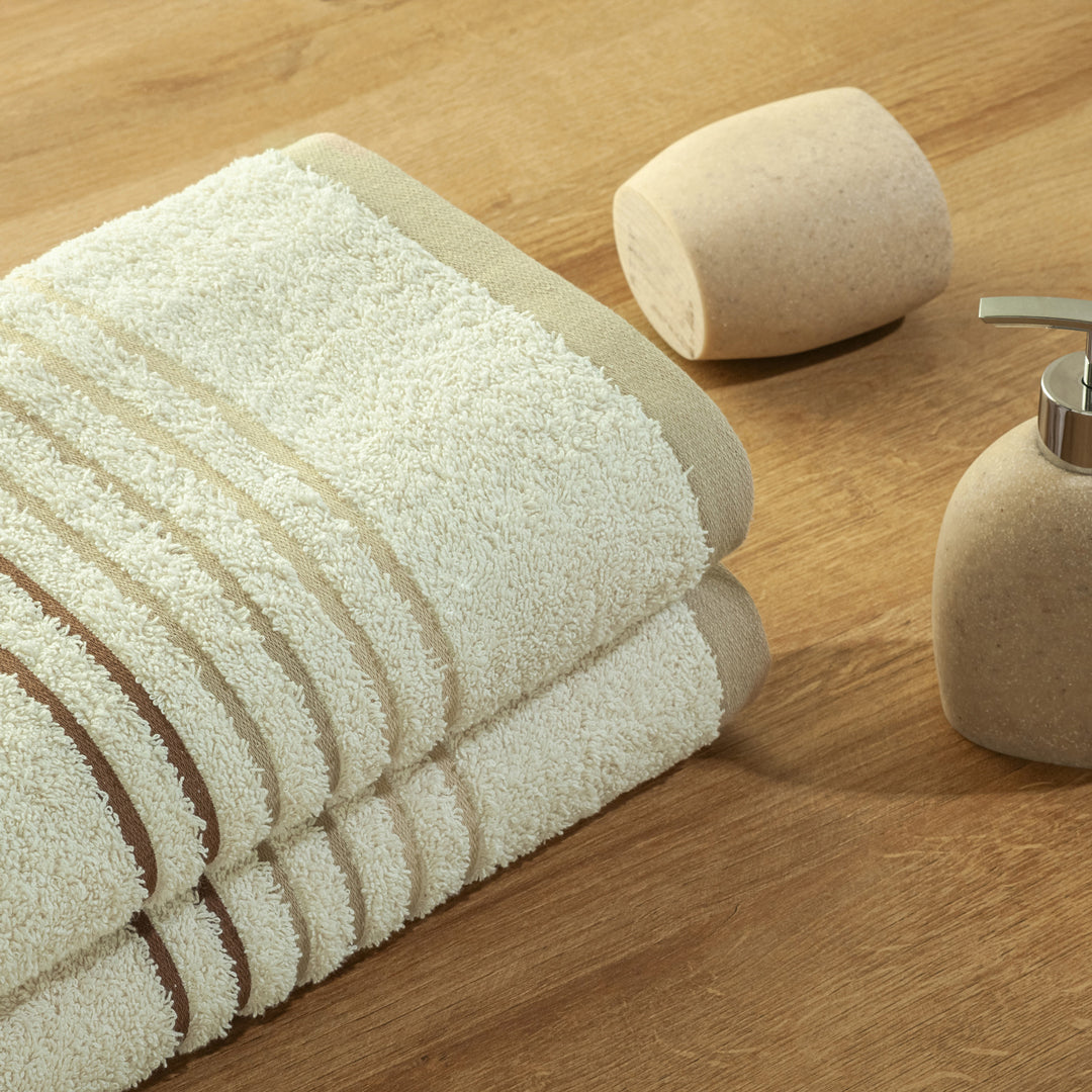 Toalla Mediterráneo Crema Con Línea Tabaco 550 Gr