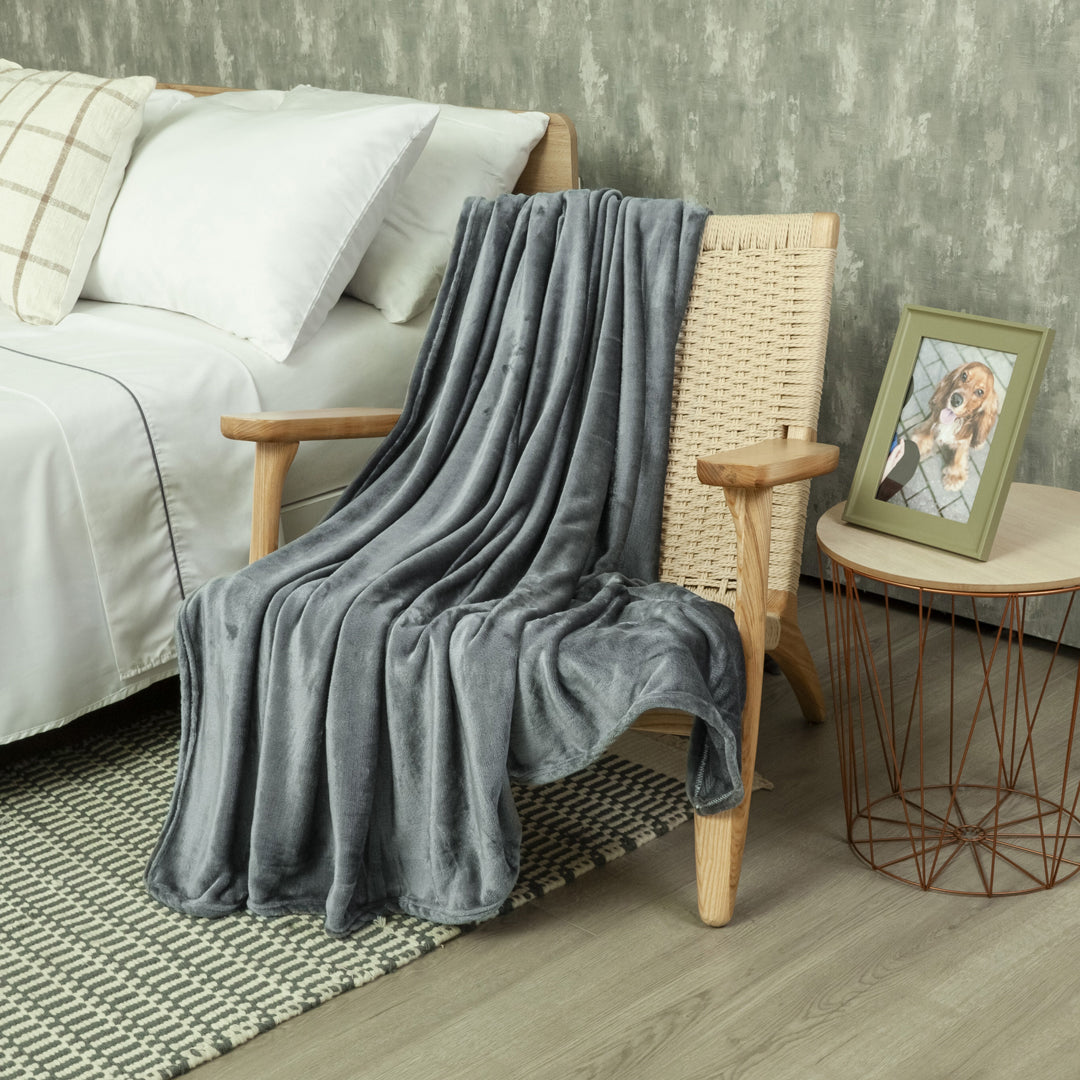 Cobija Piel Durazno Soft Gris Oscuro