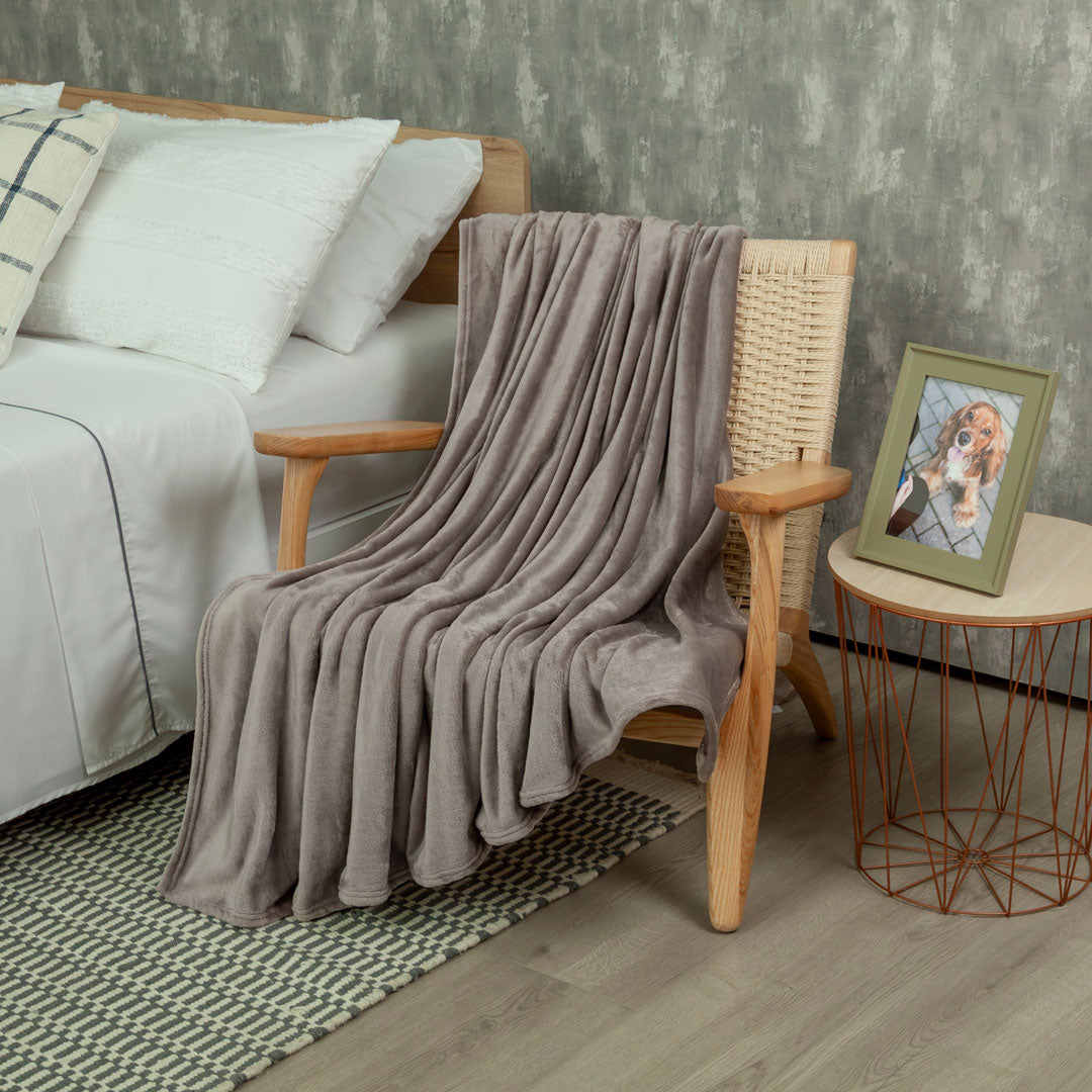 Cobija Piel De Durazno Gris Oscuro