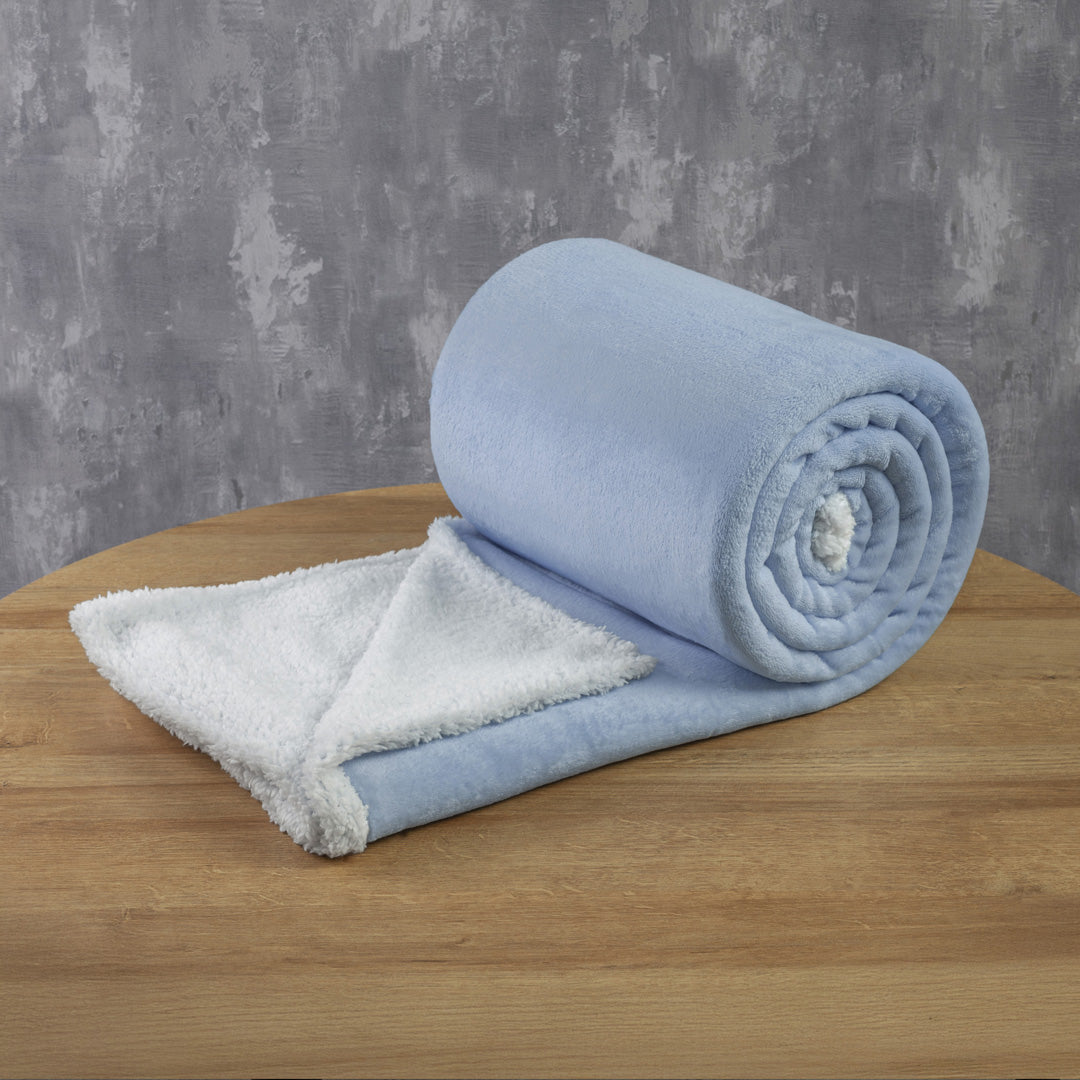 Cobija Ovejera Solo Fondo Azul Cielo