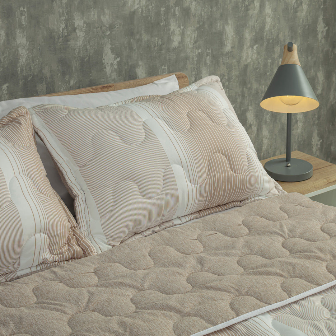 Cubrelecho Superacolchado Equilibrio Líneas Café Claro Confortable