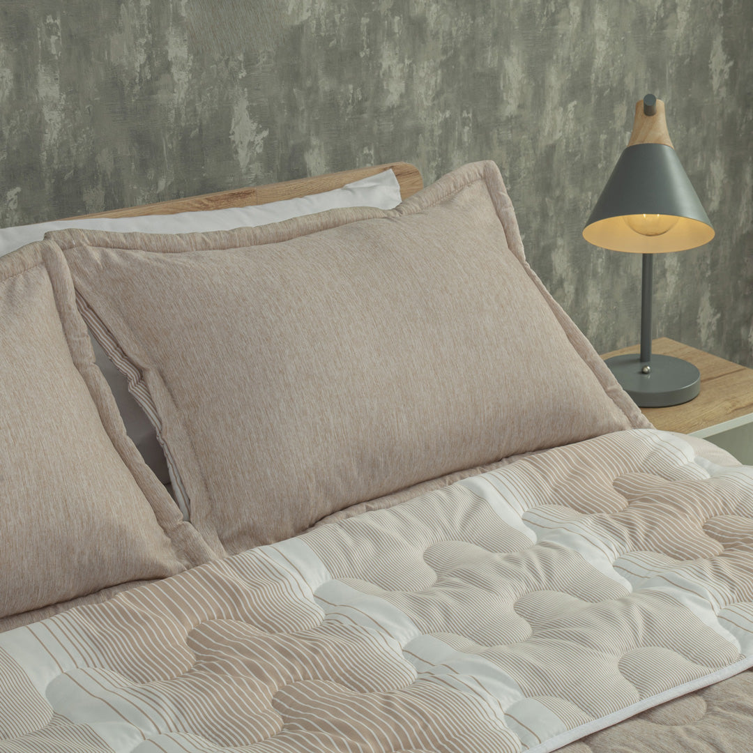 Cubrelecho Superacolchado Equilibrio Líneas Café Claro Confortable