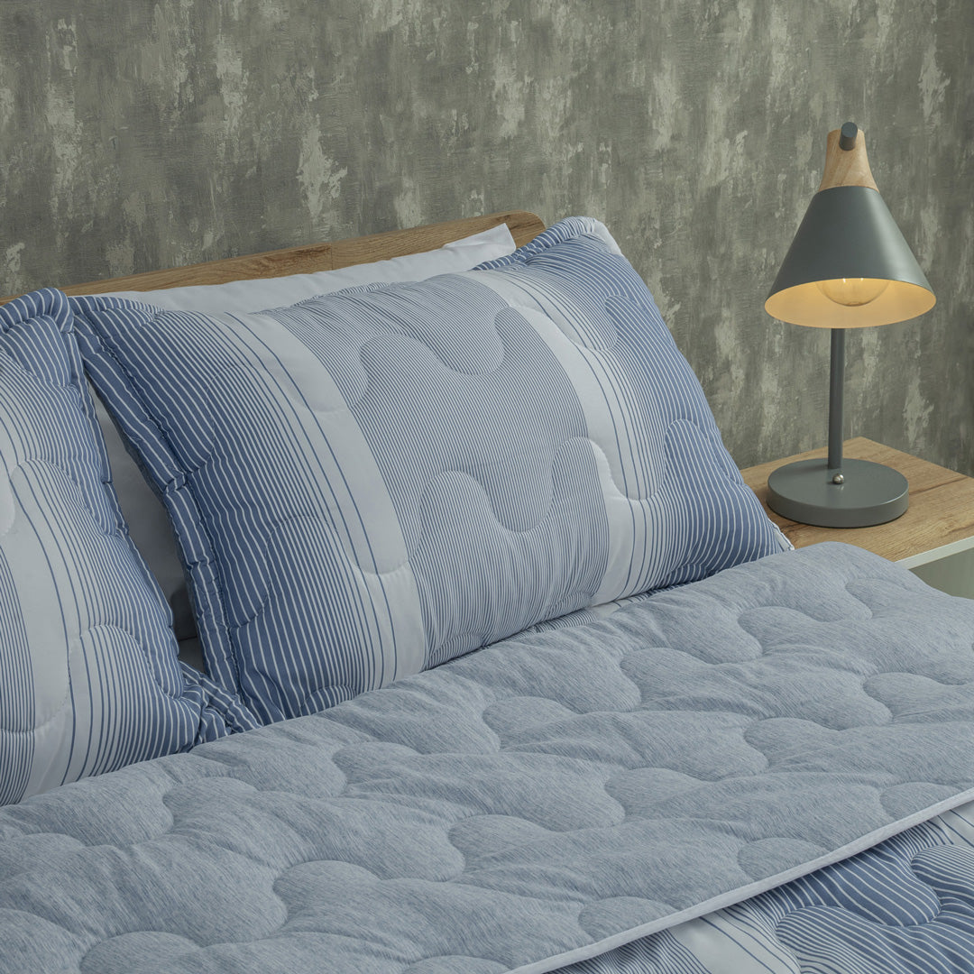 Cubrelecho Superacolchado Equilibrio Líneas Azules  Confortable