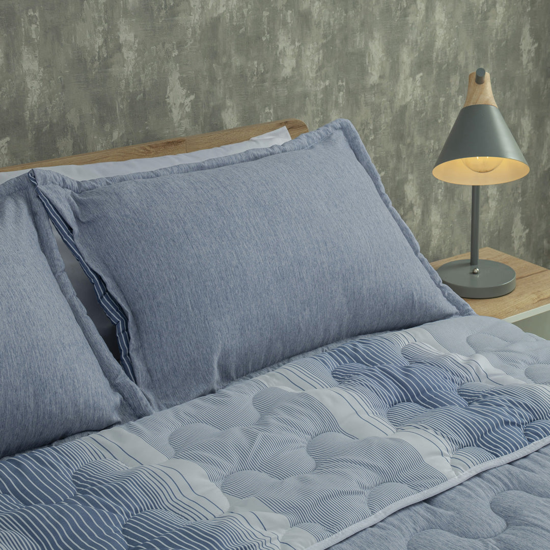 Cubrelecho Superacolchado Equilibrio Líneas Azules  Confortable