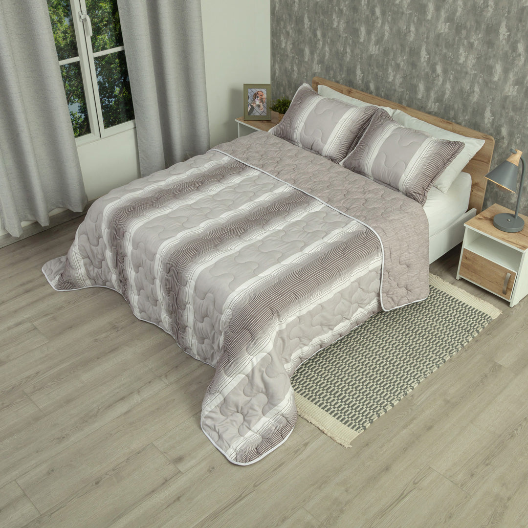 Cubrelecho Superacolchado Equilibrio Líneas Café Confortable