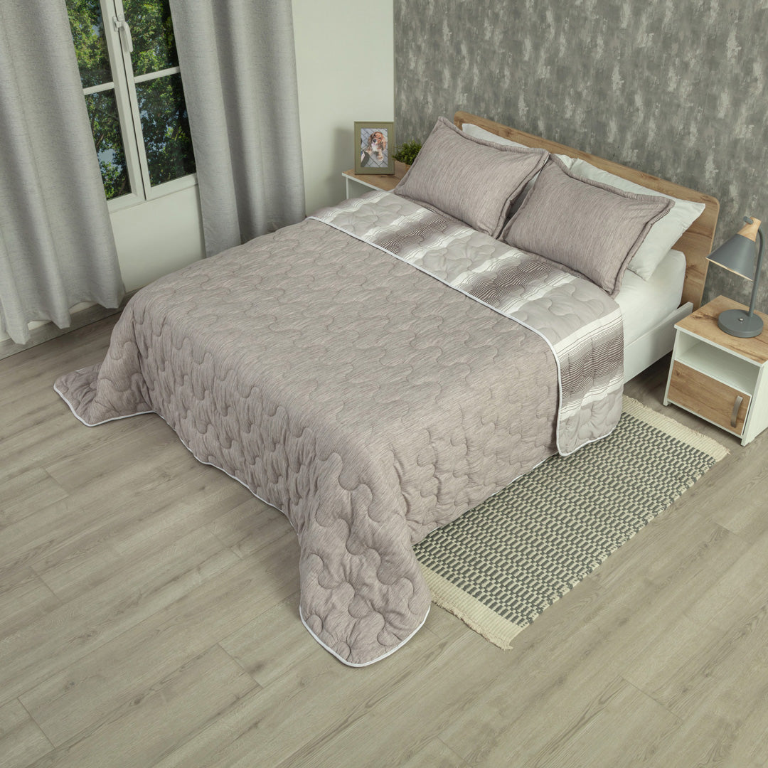 Cubrelecho Superacolchado Equilibrio Líneas Café Confortable