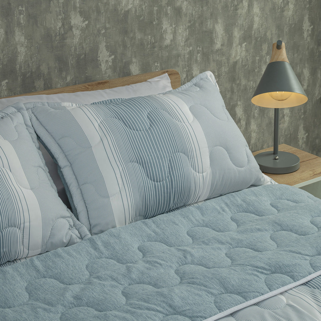 Cubrelecho Superacolchado Equilibrio Línea Azul Claro  Confortable