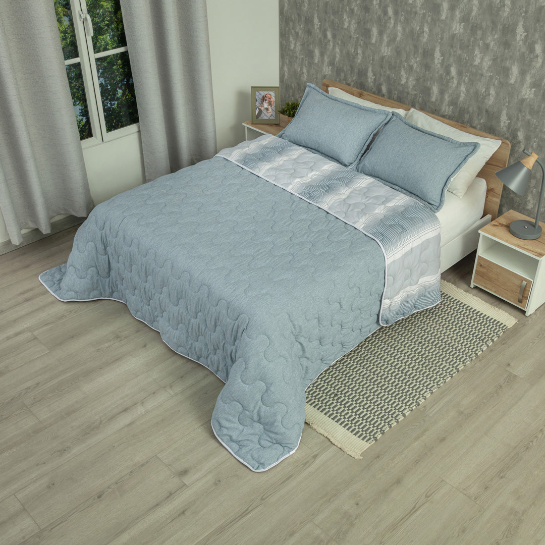Cubrelecho Superacolchado Equilibrio Línea Azul Claro  Confortable