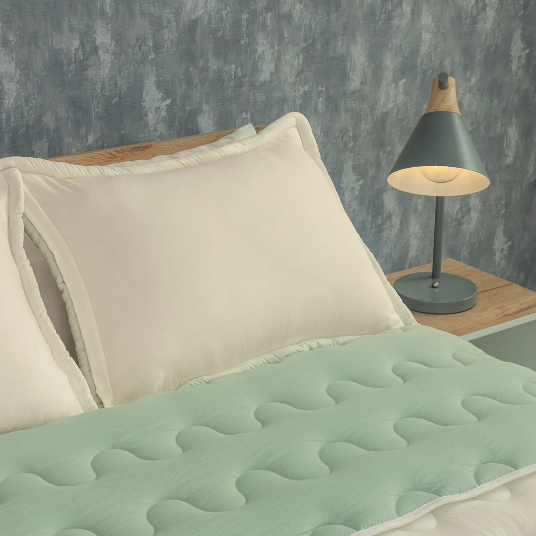 Cubrelecho Acolchado Cotton Sense Solo Fondo Verde -Beige