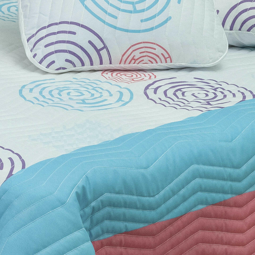 Cubrelecho Password Doble Faz Estrellas De Mar Rosadas En Franjas Azules, Laberintos De Colores Fondo Balnco