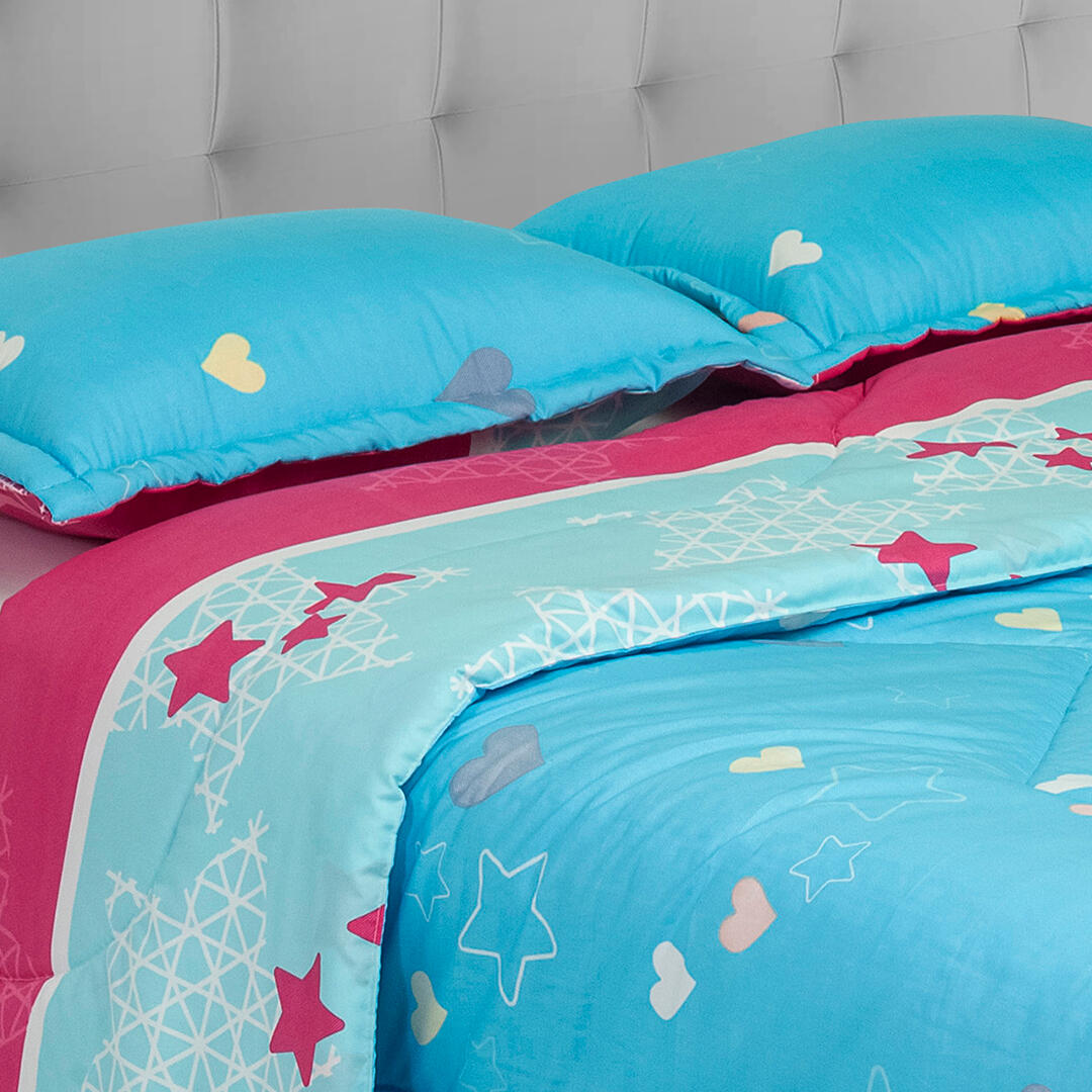 Cubrelecho Semiacolchado Doble Faz Estrellas Fondo Fucsia Con Azul Celeste