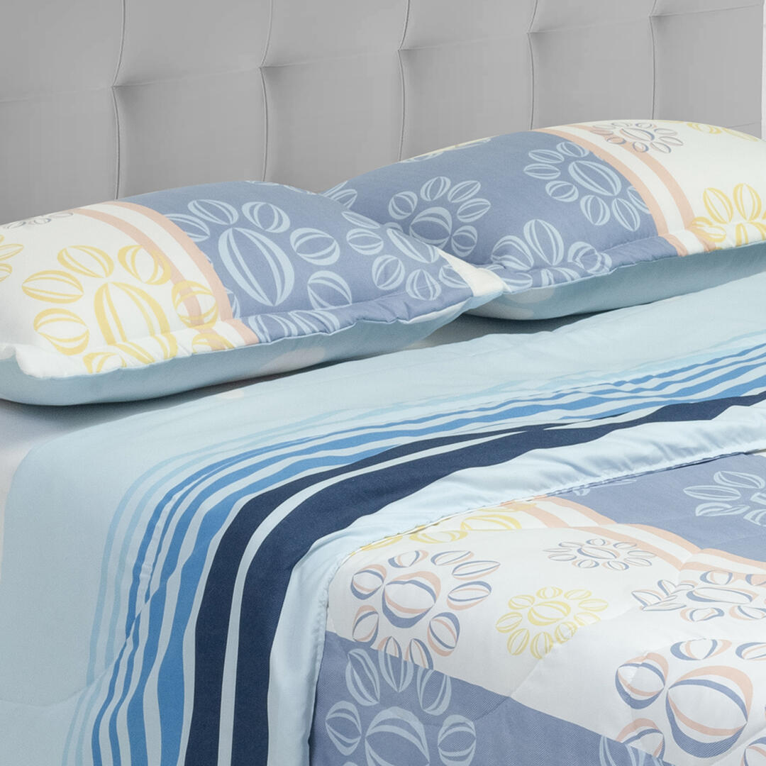 Cubrelecho Semiacolchado Doble Faz Forma De Flores Fondo Blanco Con Lila