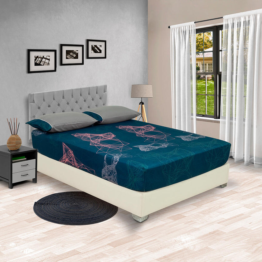 Sabana Ajustable Linea Barcelona Figuras En Origami Blanco Fondo Azul Oscuro Suave