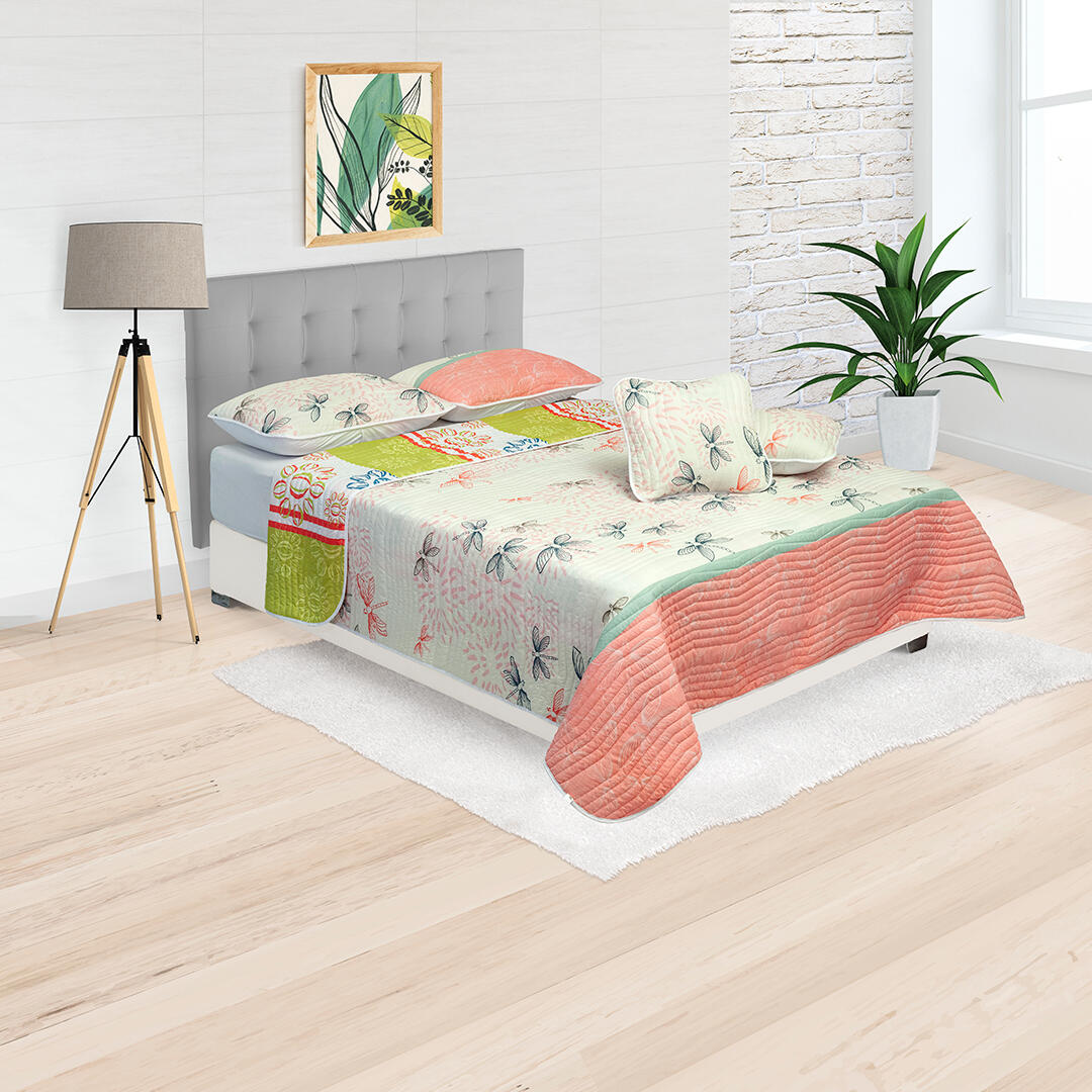 Cubrelecho Estampado Prensado Doble Faz Mariposas Blanco Y Rosado Confortable