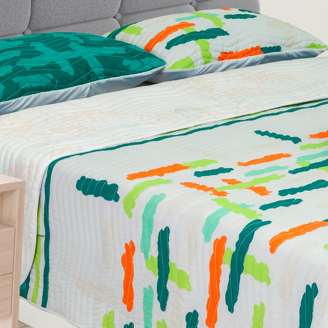 Cubrelecho Español Manchas Verde Limón Naranjas Fondo Blanco Con Verde Y Círculos En Forma De Lineas Amarillas Verdes Fondo Crema
