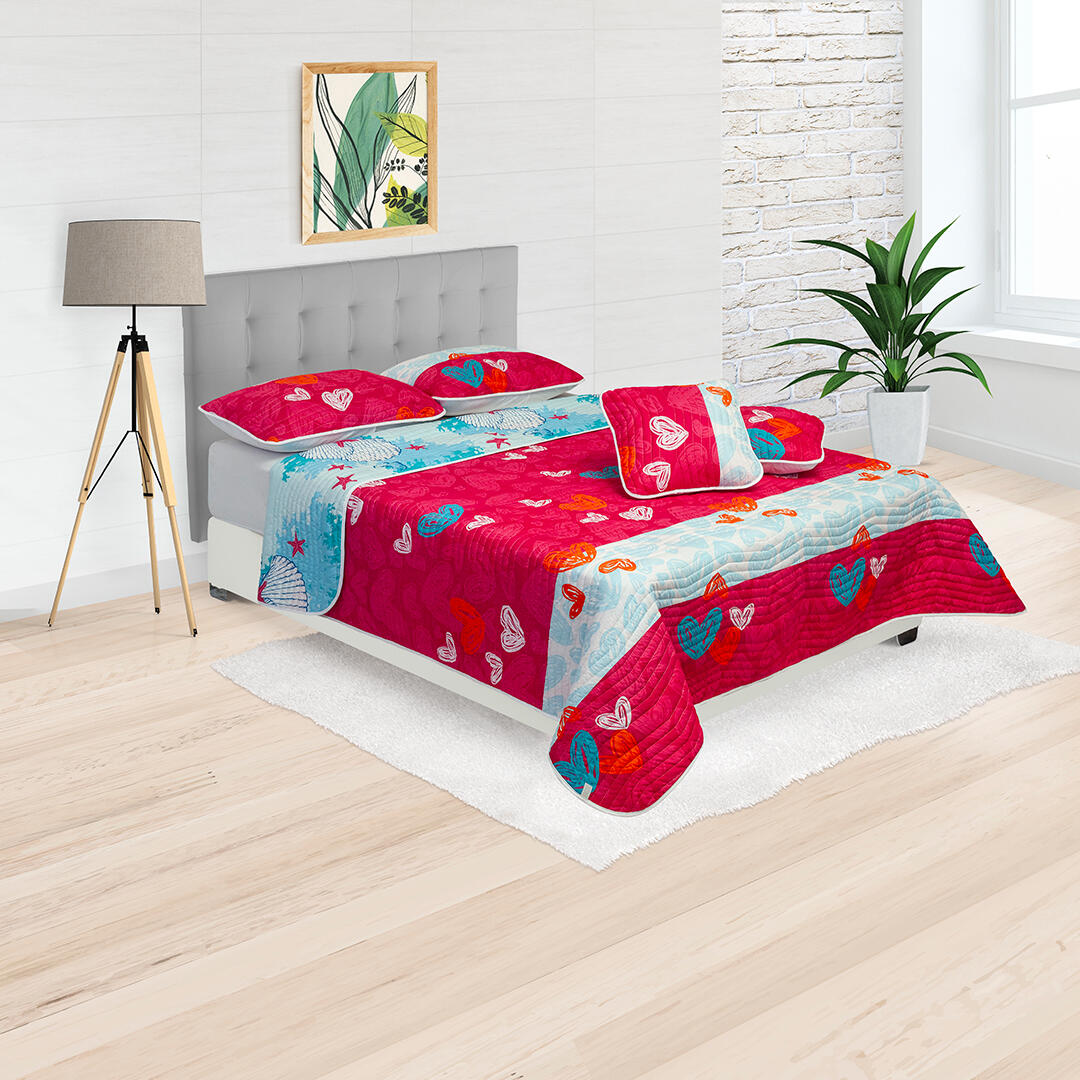 Cubrelecho Estampado Prensado Doble Faz Patron De Corazones Azul Naranja Fondo Fucsia Confortable