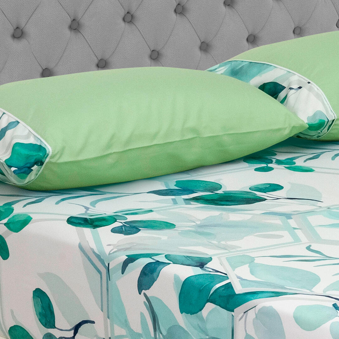 Sabana Ajustable Linea Barcelona Con Flores Fondo Blanco Suave