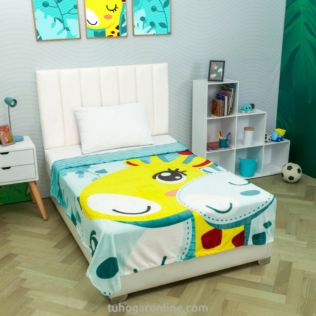 Cobija Línea Zoo Piel De Durazno Estampada Jirafas Fondo Azul Estampados Animados