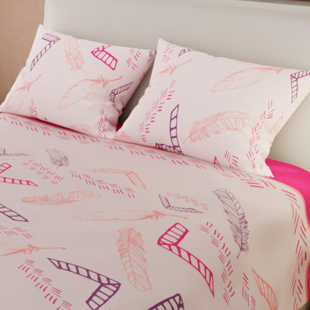 Juego De Sábanas Con Cortinas Plumas Fondo Rosado