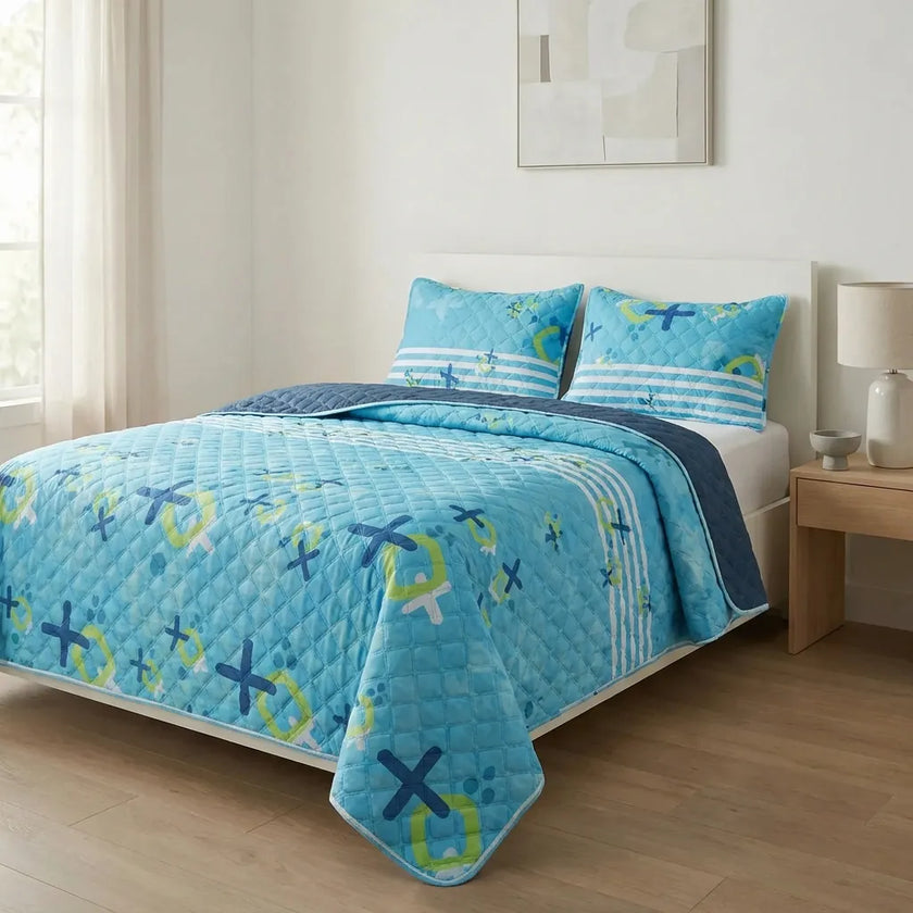 Cubrelecho Doble Faz Termosellado Signos En Verde Limón Fondo Azul Celeste Confortable
