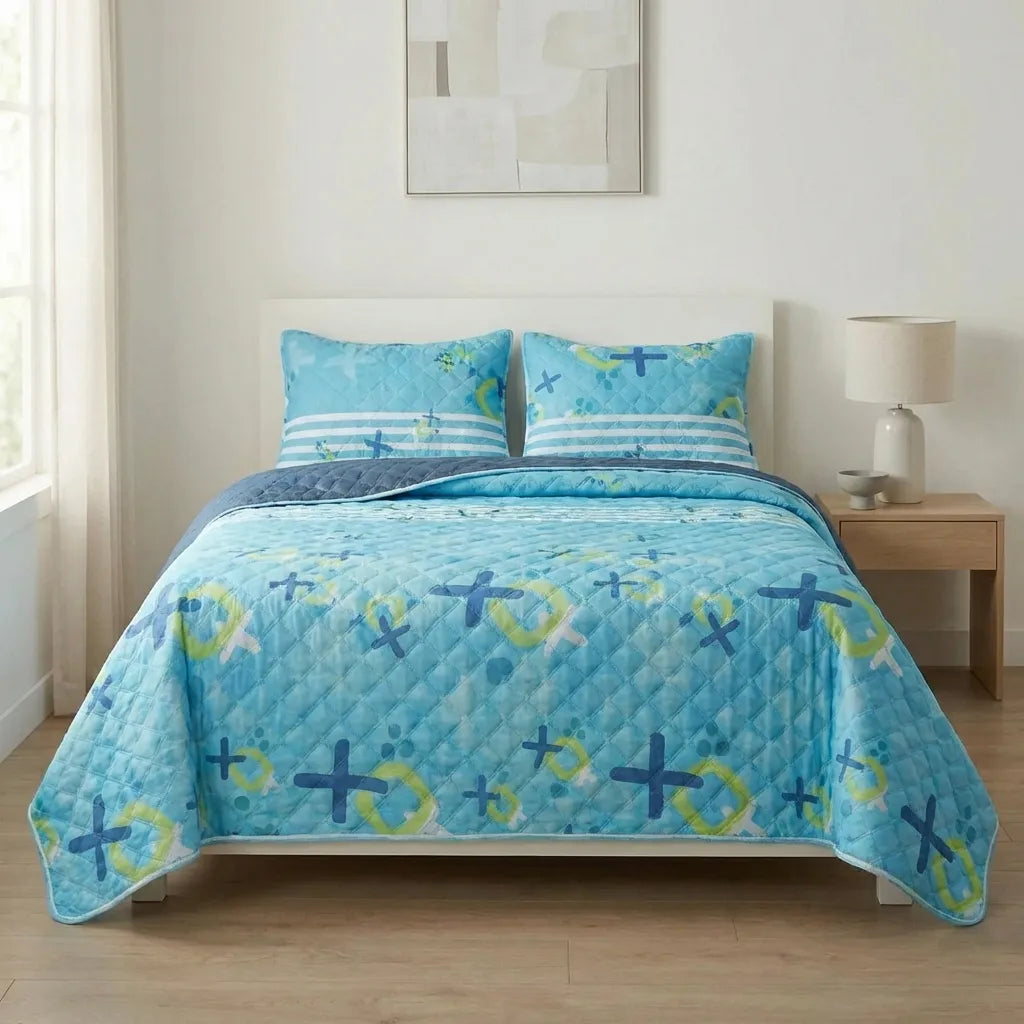 Cubrelecho Doble Faz Termosellado Signos En Verde Limón Fondo Azul Celeste Confortable