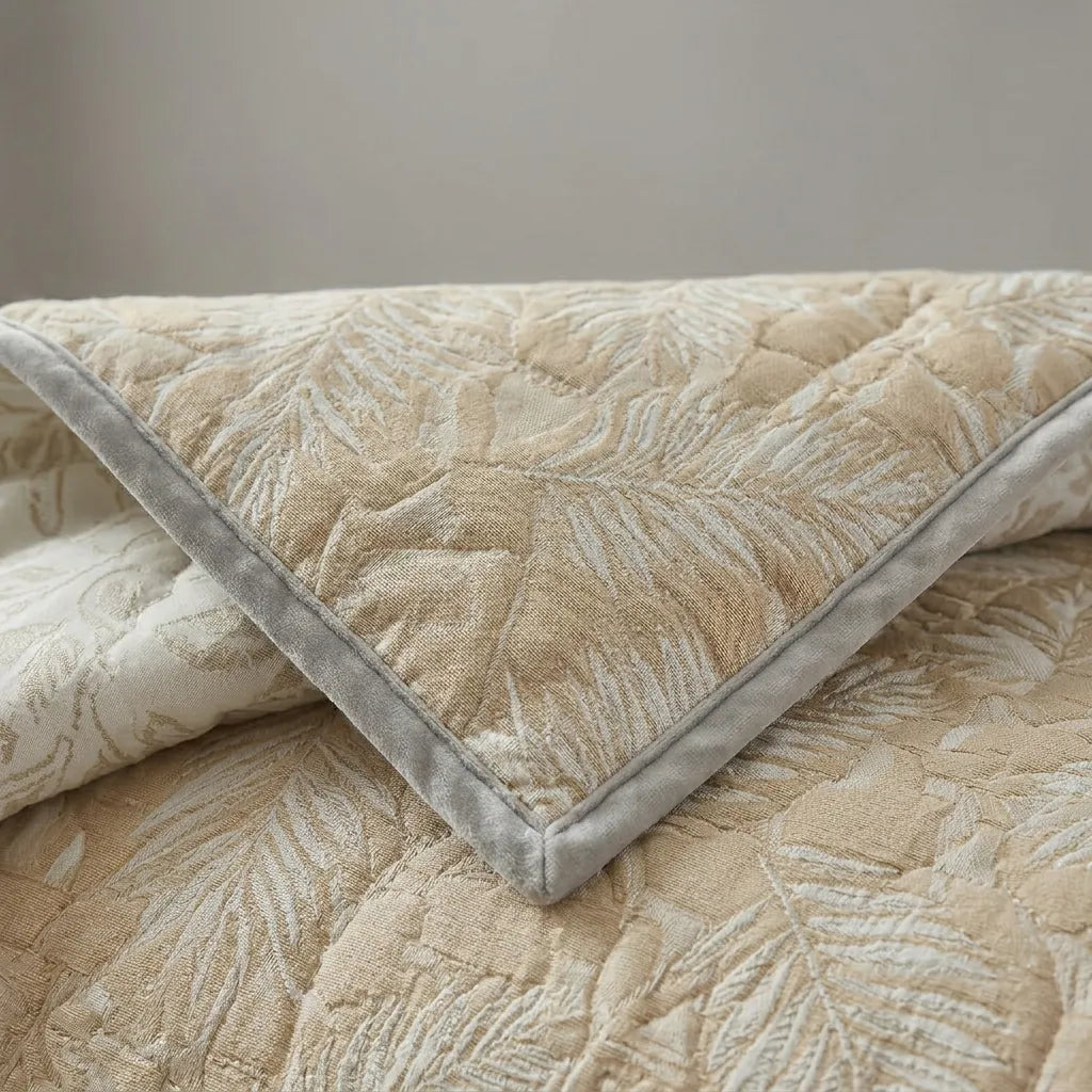 Cubrelecho Prensado Doble Faz Trama Beige Hojas De Lujo