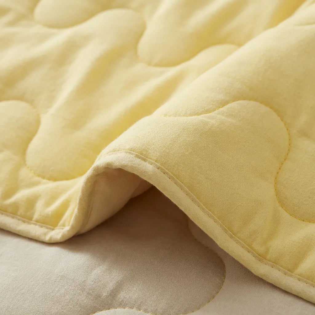 Cubrelecho Acolchado Cotton Sense Solo Fondo Amarillo -Beige