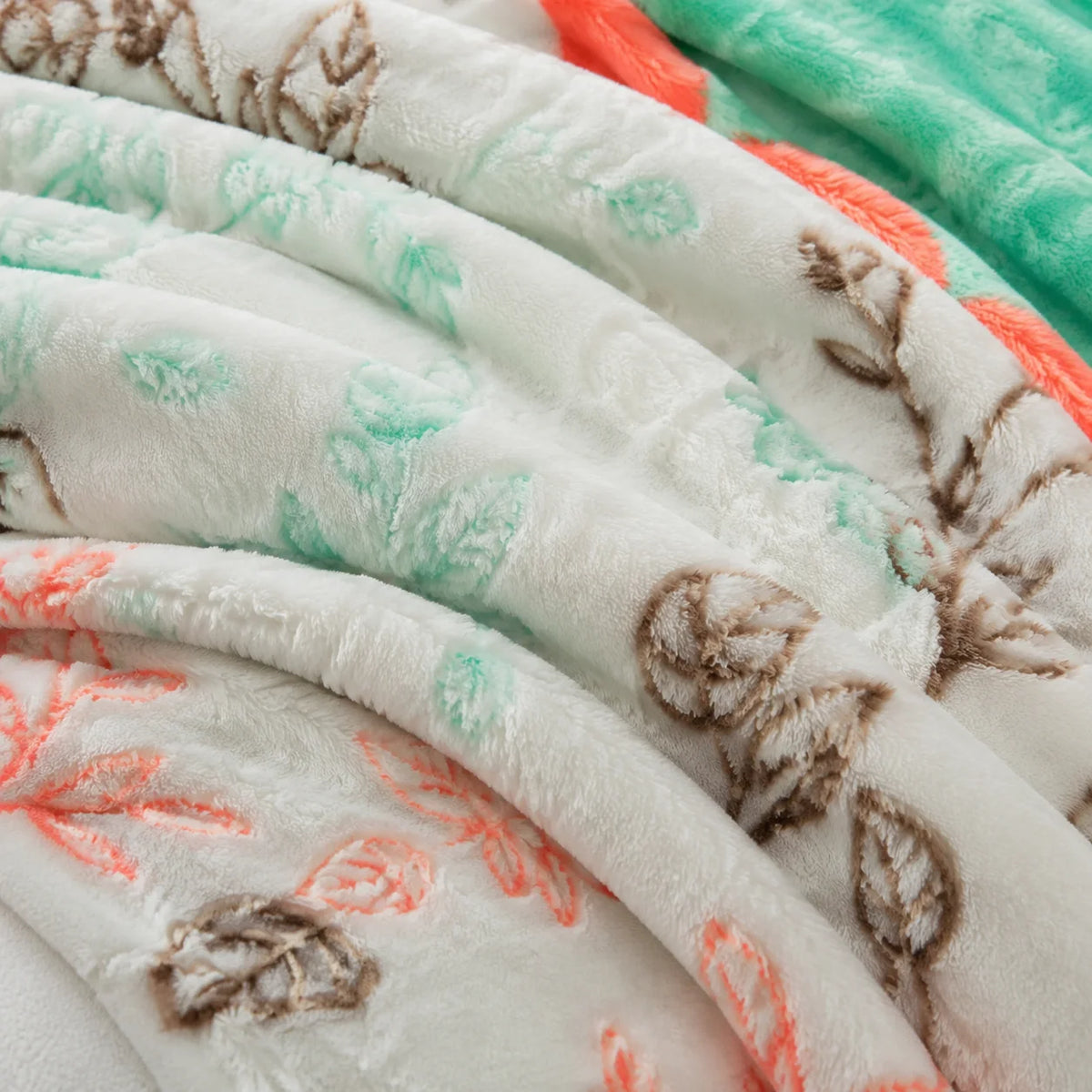 Cobija Piel De Durazno Estampada Hojas De Verano